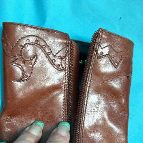 2pr Antonio Melani  pleather,size 8.5 boots. One pr is black , other is caramel - Picture 15 of 16